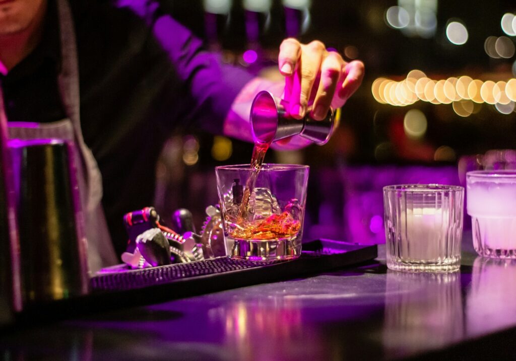 Por Que o Formato Open Bar Nem Sempre é a Melhor Experiência para o Submundo