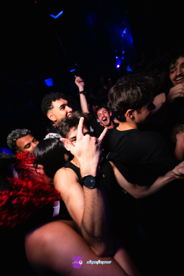 Público na SADBAILE 5# – BRUTALISM — festa da Sad Baile