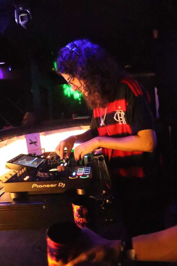 Público na SADBAILE 6# – CURITIBA APOCALIPSE — festa da Sad Baile