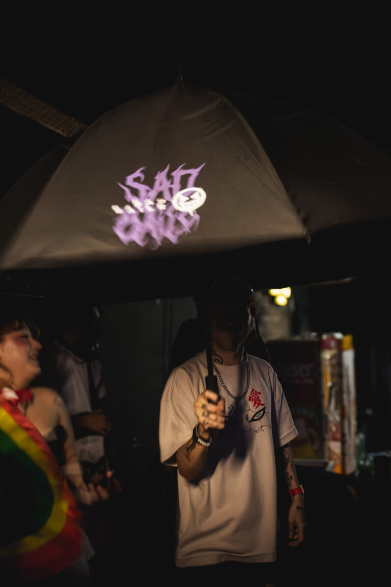 Guarda-chuva da Sad Baile na pista — Sad Baile Curitiba Halloween, 10/10/2026