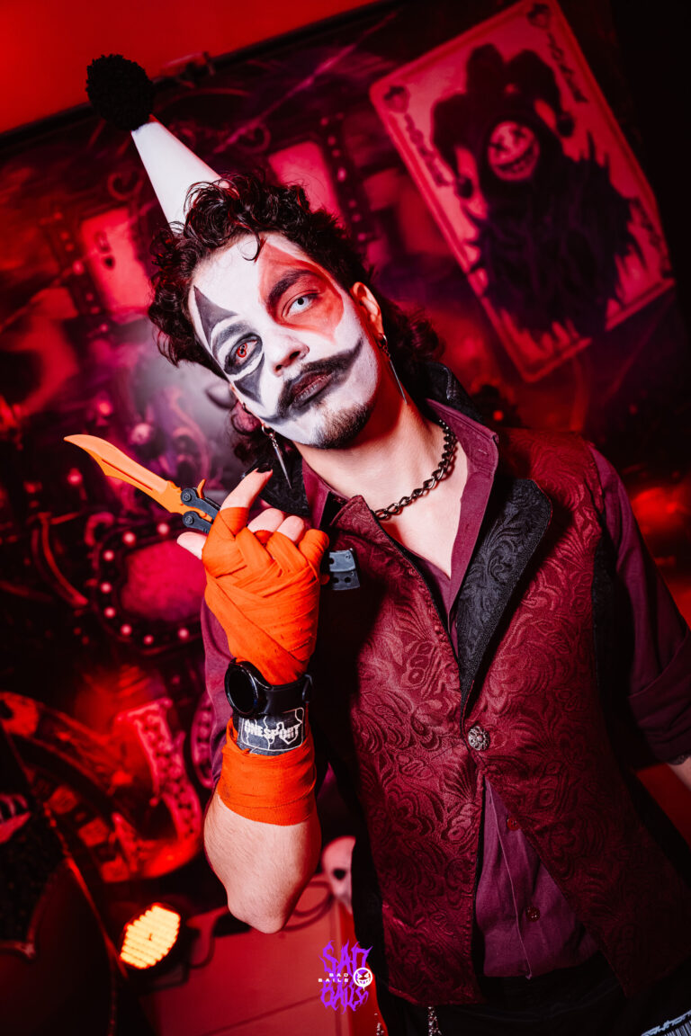 Fantasia de palhaço com maquiagem de caveira — Sad Baile Joker, Halloween em São Paulo, 17/10/2026