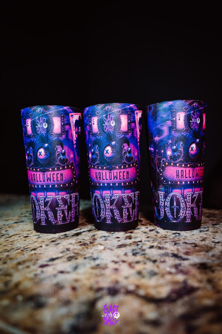 Três copos roxos da edição Joker da Sad Baile — Sad Baile Joker, Halloween em São Paulo, 17/10/2026