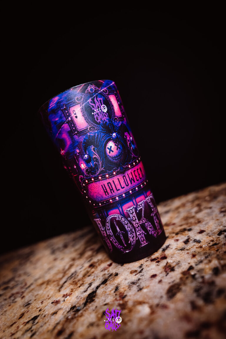 Detalhe do copo oficial Joker da Sad Baile — Sad Baile Joker, Halloween em São Paulo, 17/10/2026