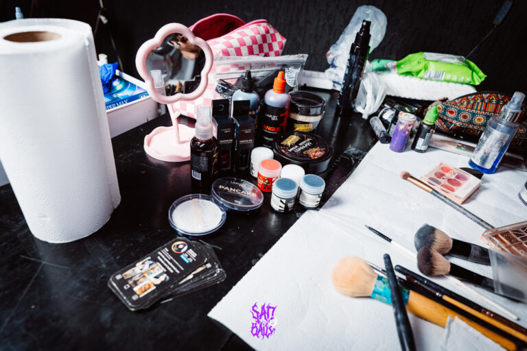 Mesa de maquiagem artística de Halloween — Sad Baile Joker, Halloween em São Paulo, 17/10/2026