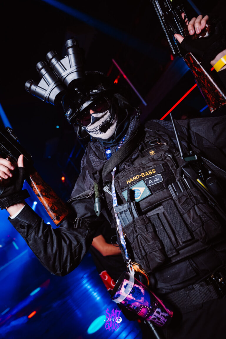 Fantasia de soldado com máscara de caveira — Sad Baile Joker, Halloween em São Paulo, 17/10/2026