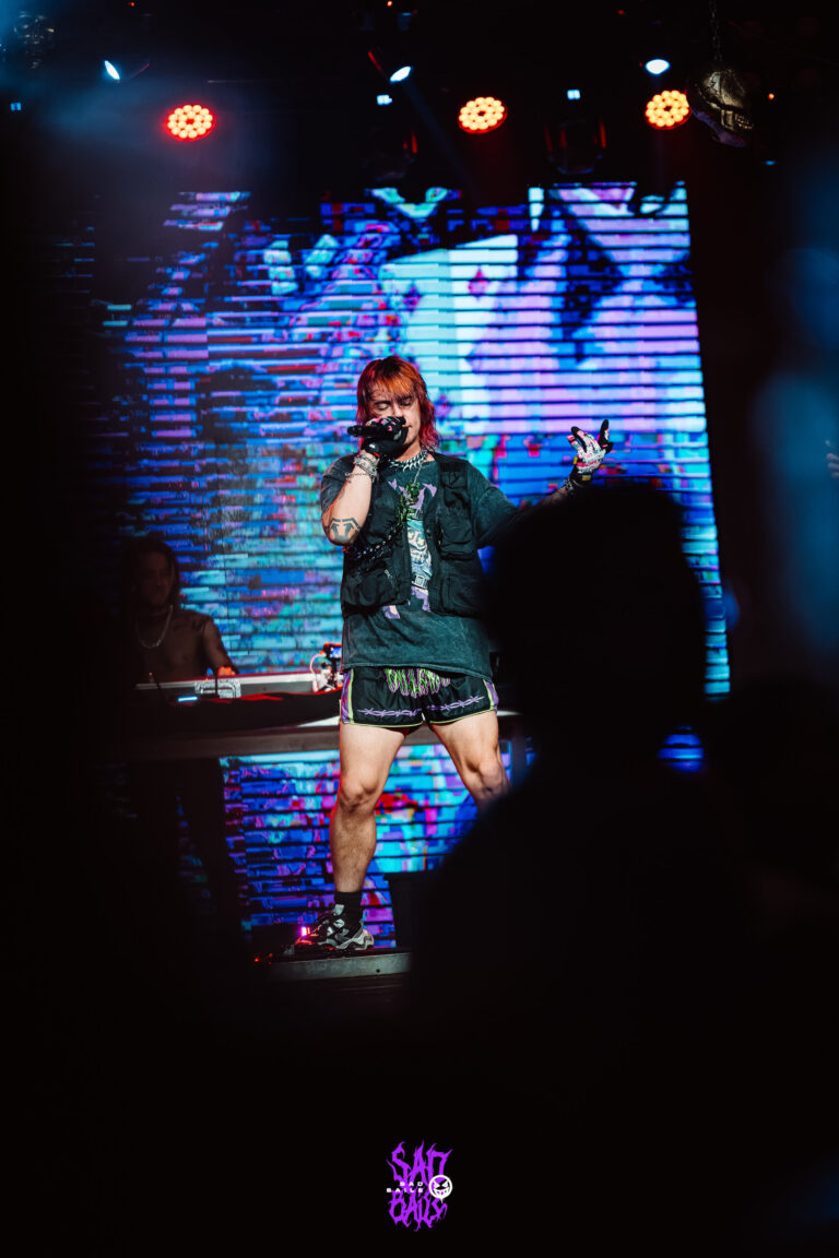 Show visto do meio do público — Sad Baile Joker, Halloween em São Paulo, 17/10/2026