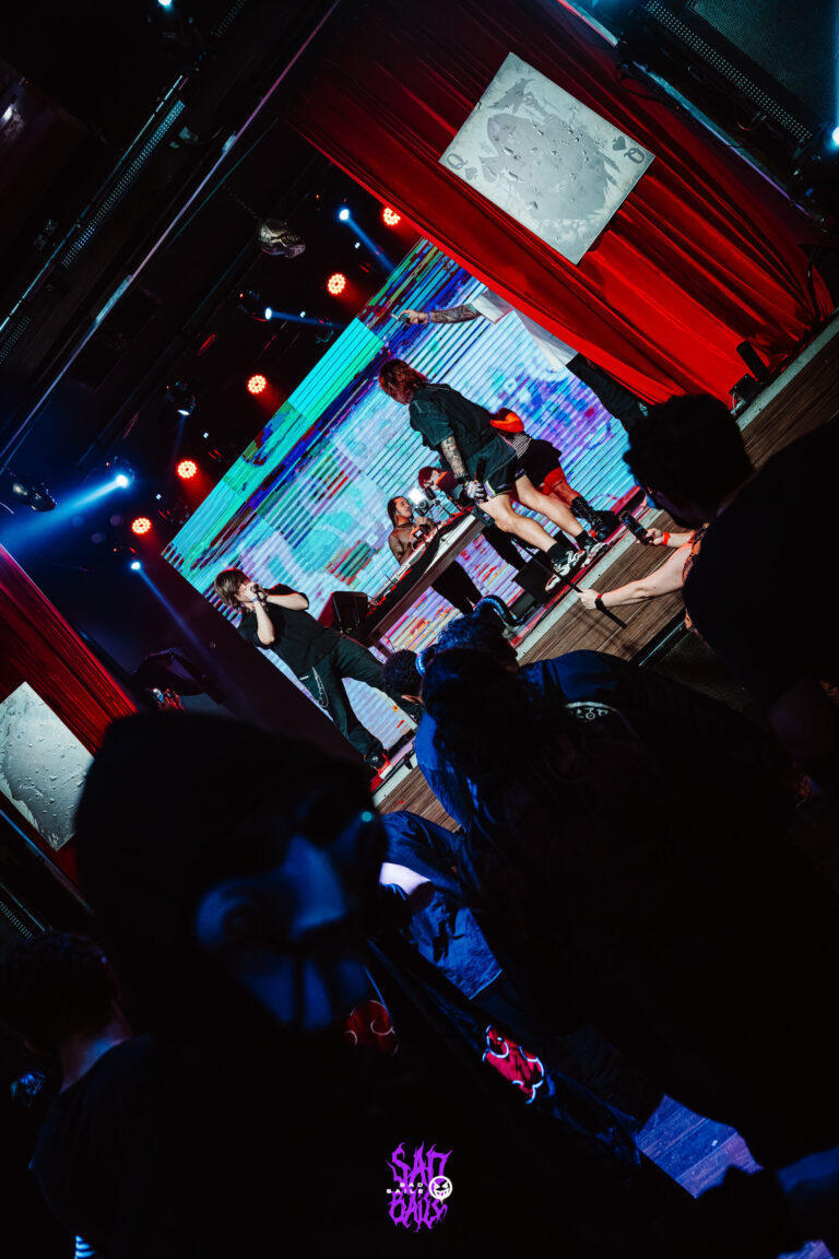 Palco e público vistos do alto — Sad Baile Joker, Halloween em São Paulo, 17/10/2026