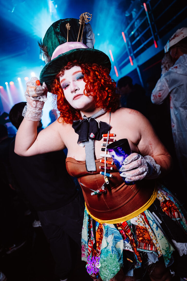 Fantasia de Chapeleiro Maluco com cartola verde — Sad Baile Joker, Halloween em São Paulo, 17/10/2026