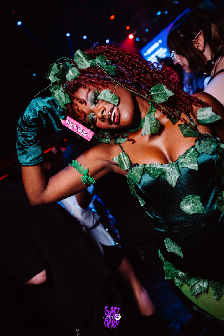 Hera Venenosa dança na pista — Sad Baile Joker, Halloween em São Paulo, 17/10/2026