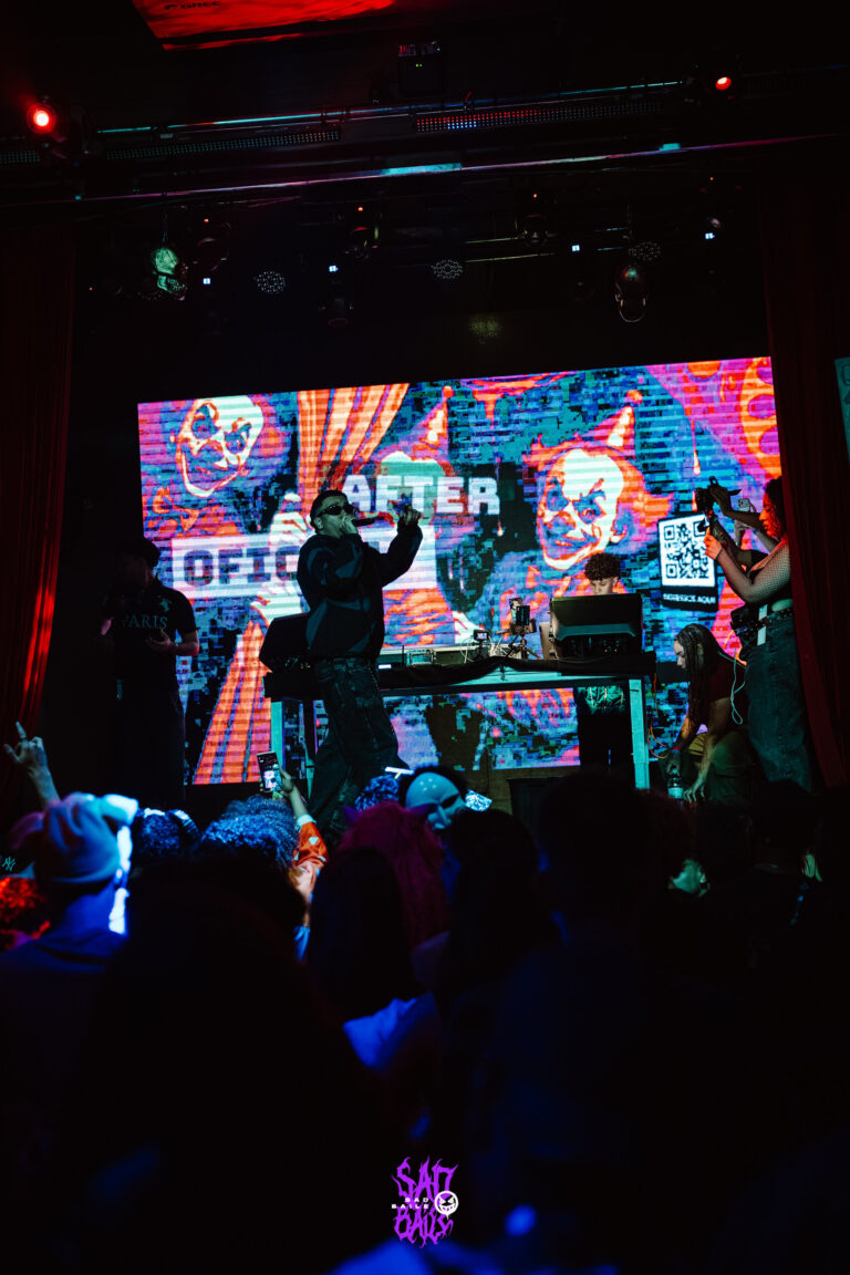 Palco com o telão do after oficial — Sad Baile Joker, Halloween em São Paulo, 17/10/2026