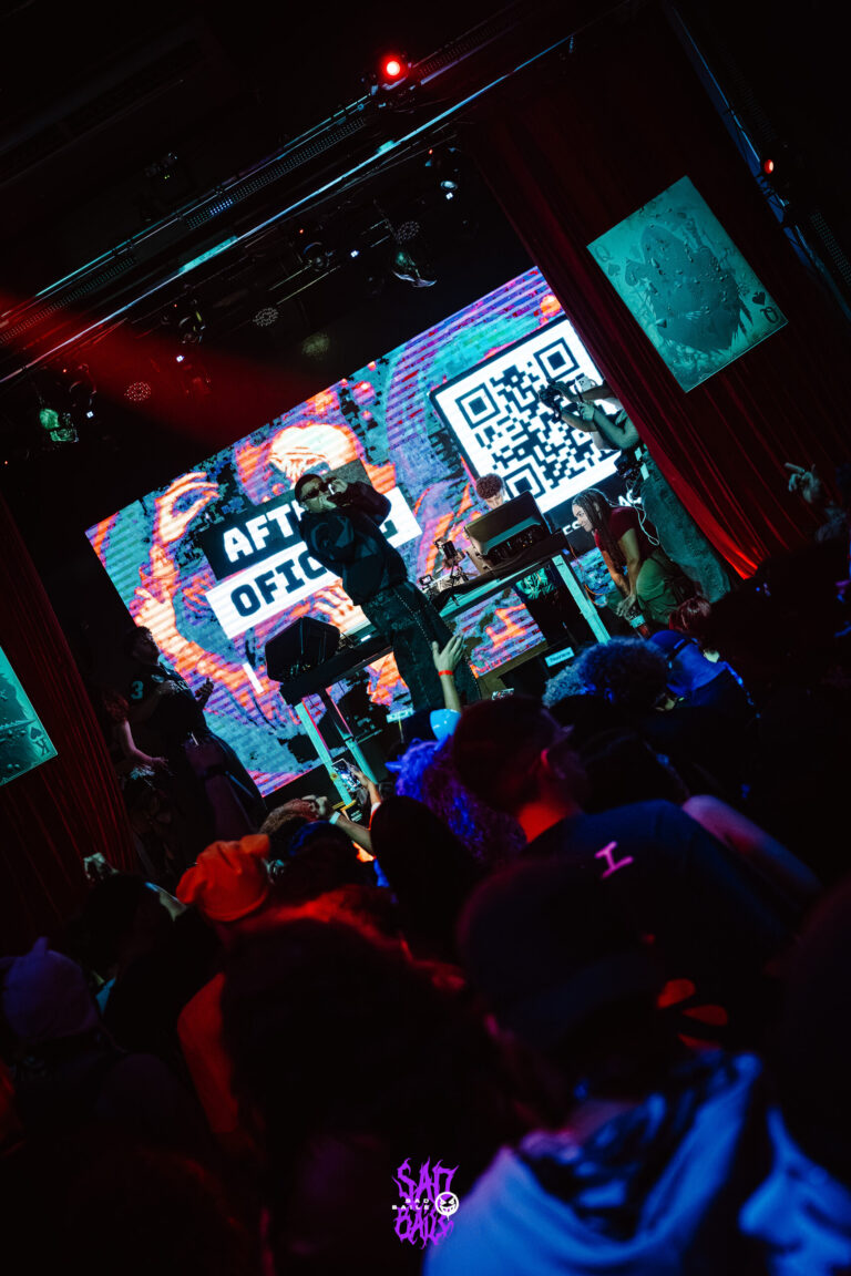 Telão do after oficial com QR code — Sad Baile Joker, Halloween em São Paulo, 17/10/2026