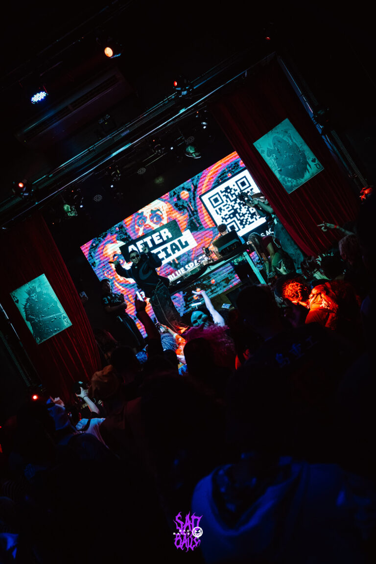 Pista diante do palco com o telão do after — Sad Baile Joker, Halloween em São Paulo, 17/10/2026