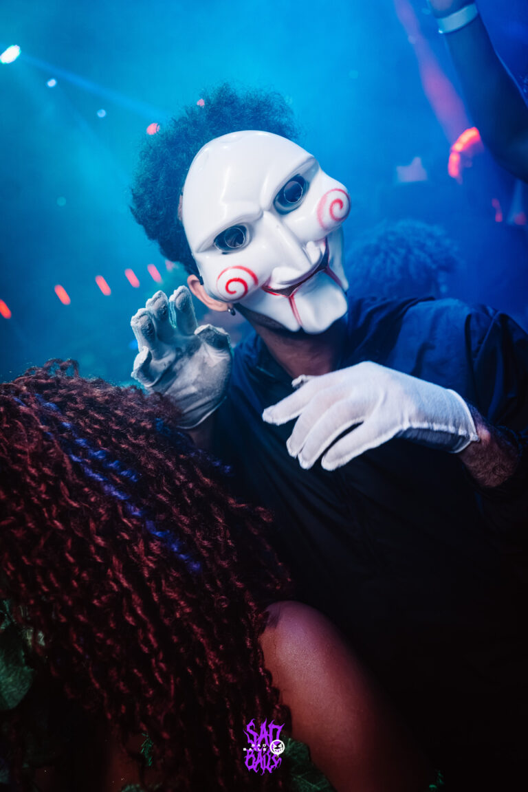 Fantasia do boneco Billy, de Jogos Mortais — Sad Baile Joker, Halloween em São Paulo, 17/10/2026