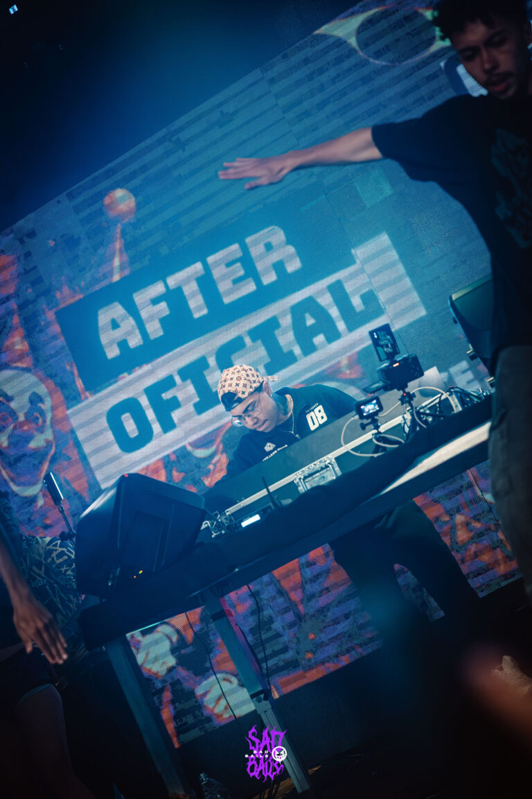 Telão do after oficial e artistas no palco — Sad Baile Joker, Halloween em São Paulo, 17/10/2026
