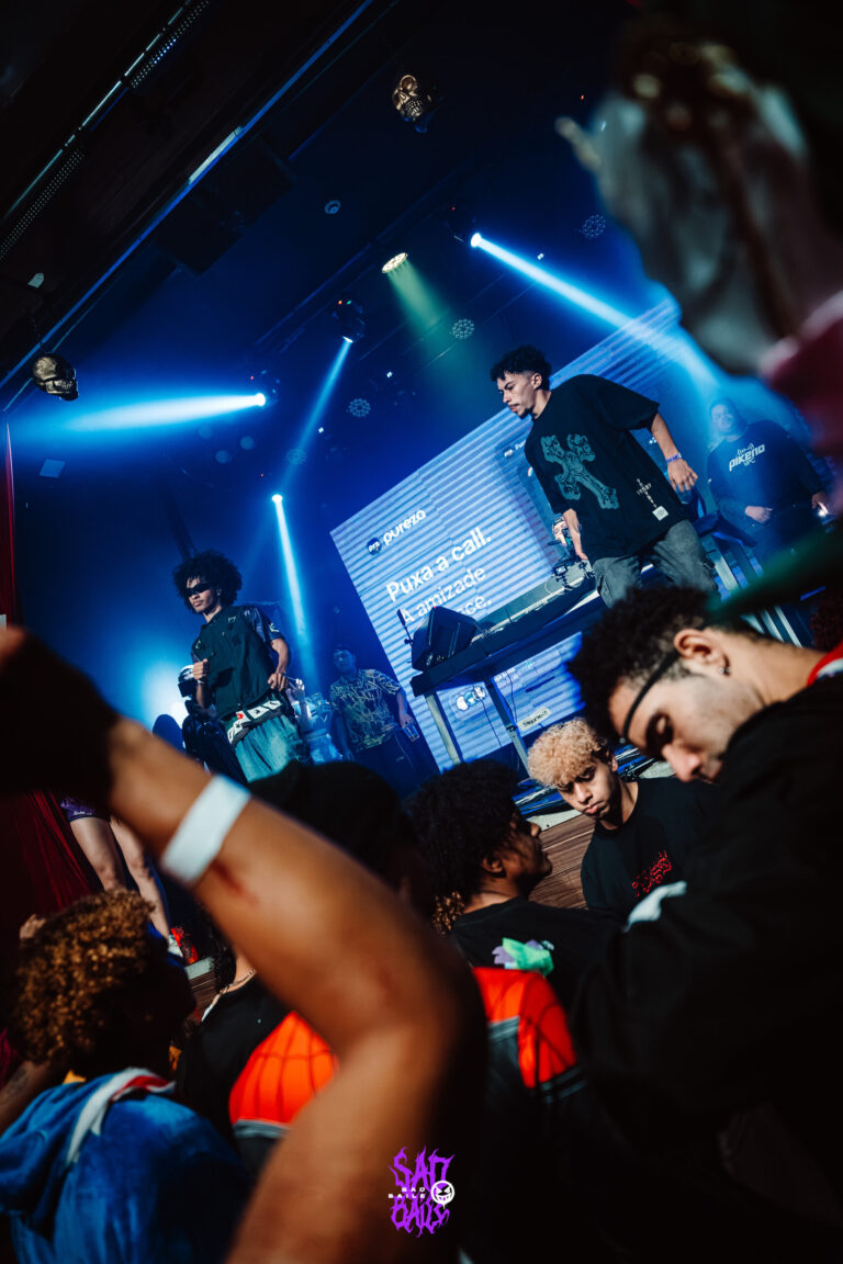 Público vibra diante do palco — Sad Baile Joker, Halloween em São Paulo, 17/10/2026