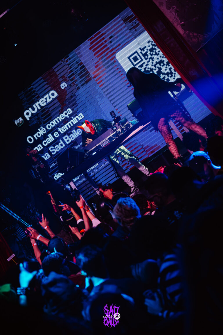 Pista lotada diante do telão — Sad Baile Joker, Halloween em São Paulo, 17/10/2026