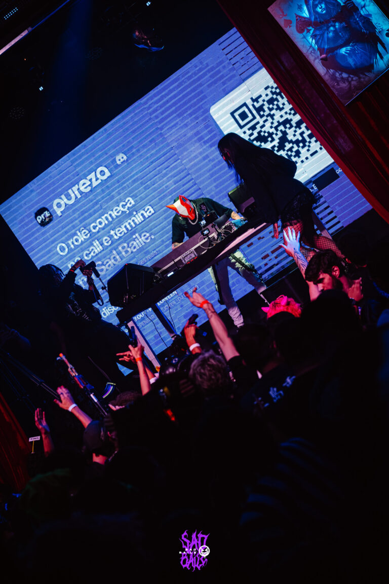 Artistas no palco com o telão ao fundo — Sad Baile Joker, Halloween em São Paulo, 17/10/2026