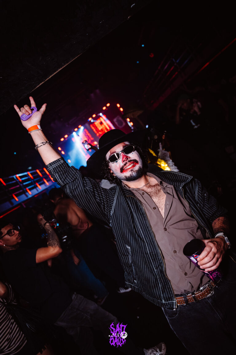 Fantasia de cowboy com rosto pintado — Sad Baile Joker, Halloween em São Paulo, 17/10/2026