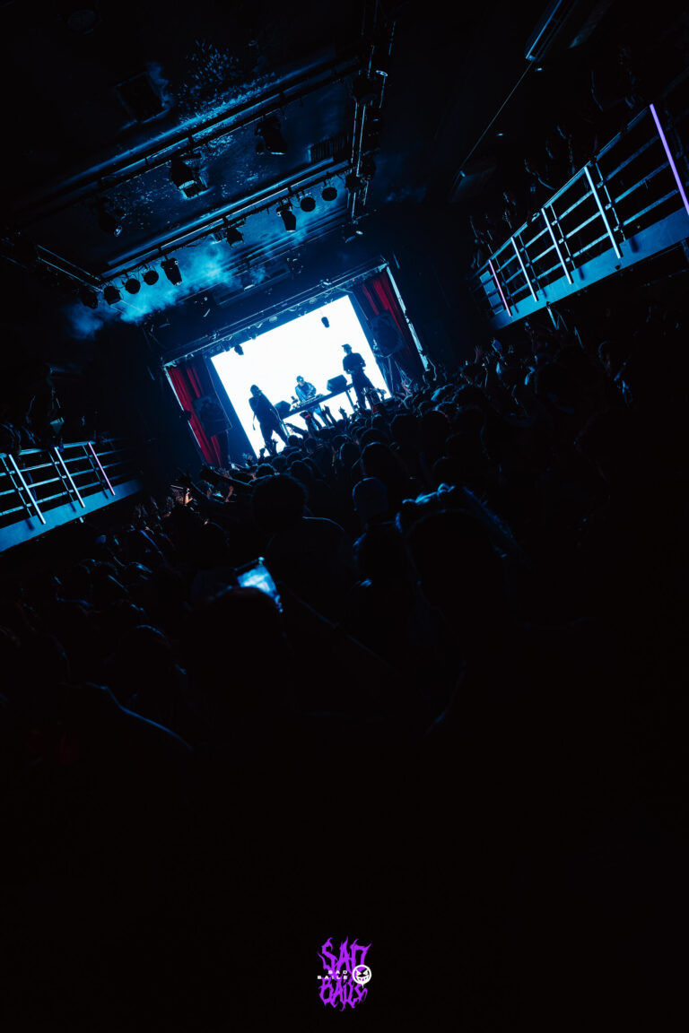 Pista e palco vistos do mezanino — Sad Baile Joker, Halloween em São Paulo, 17/10/2026